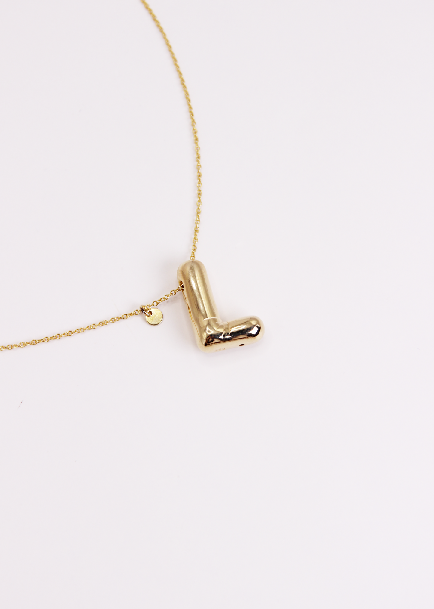 Collana con lettera Bubble in argento o argento placcato oro, ciondolo iniziale 3D da 2 cm su catena da 34 cm – gioiello personalizzato elegante per donna