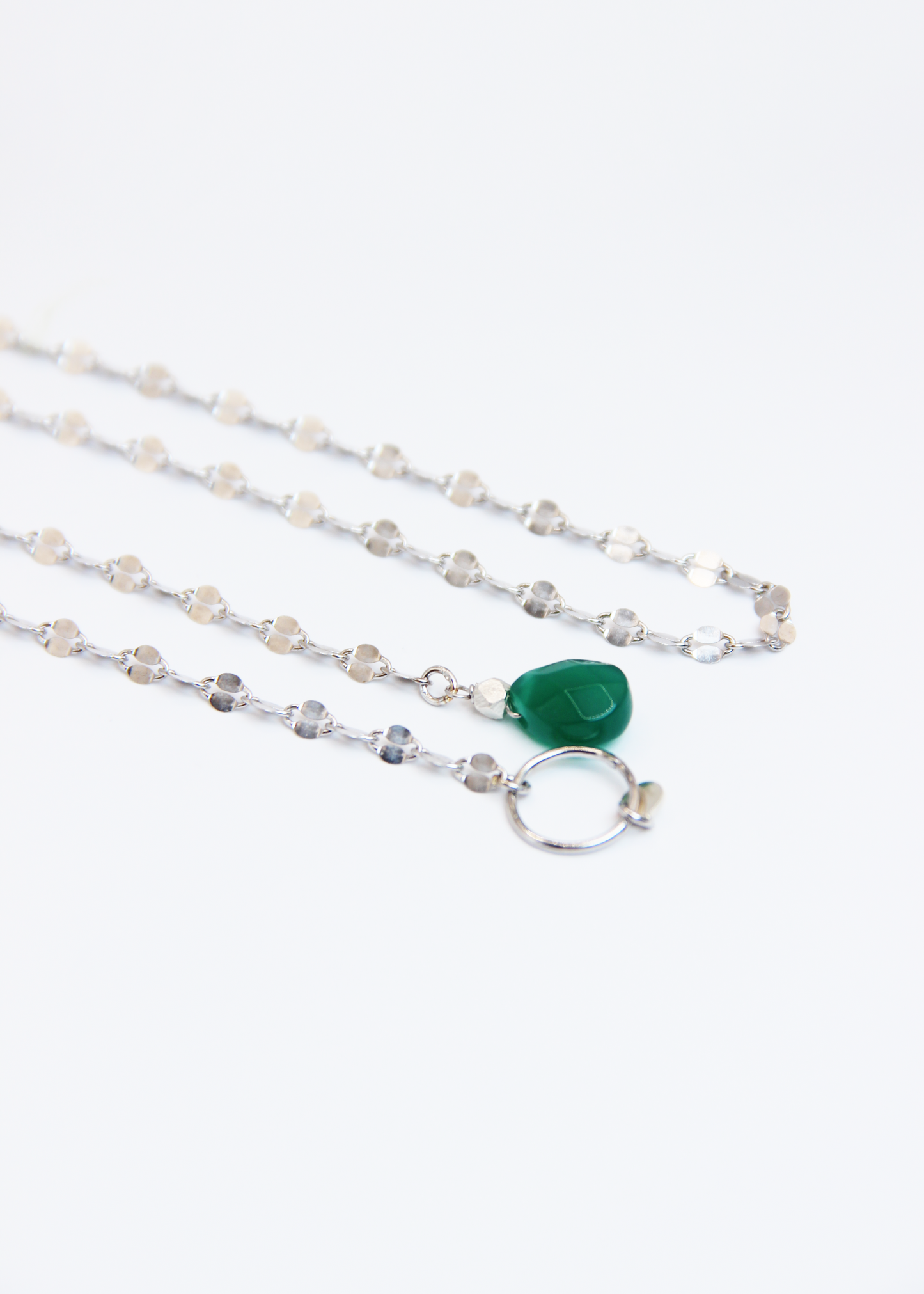 Collana lunga Ameline in argento o argento placcato oro con ciondolo in pietra dura, realizzata artigianalmente da Laura Sciunnach, indossabile lunga o a doppio giro.