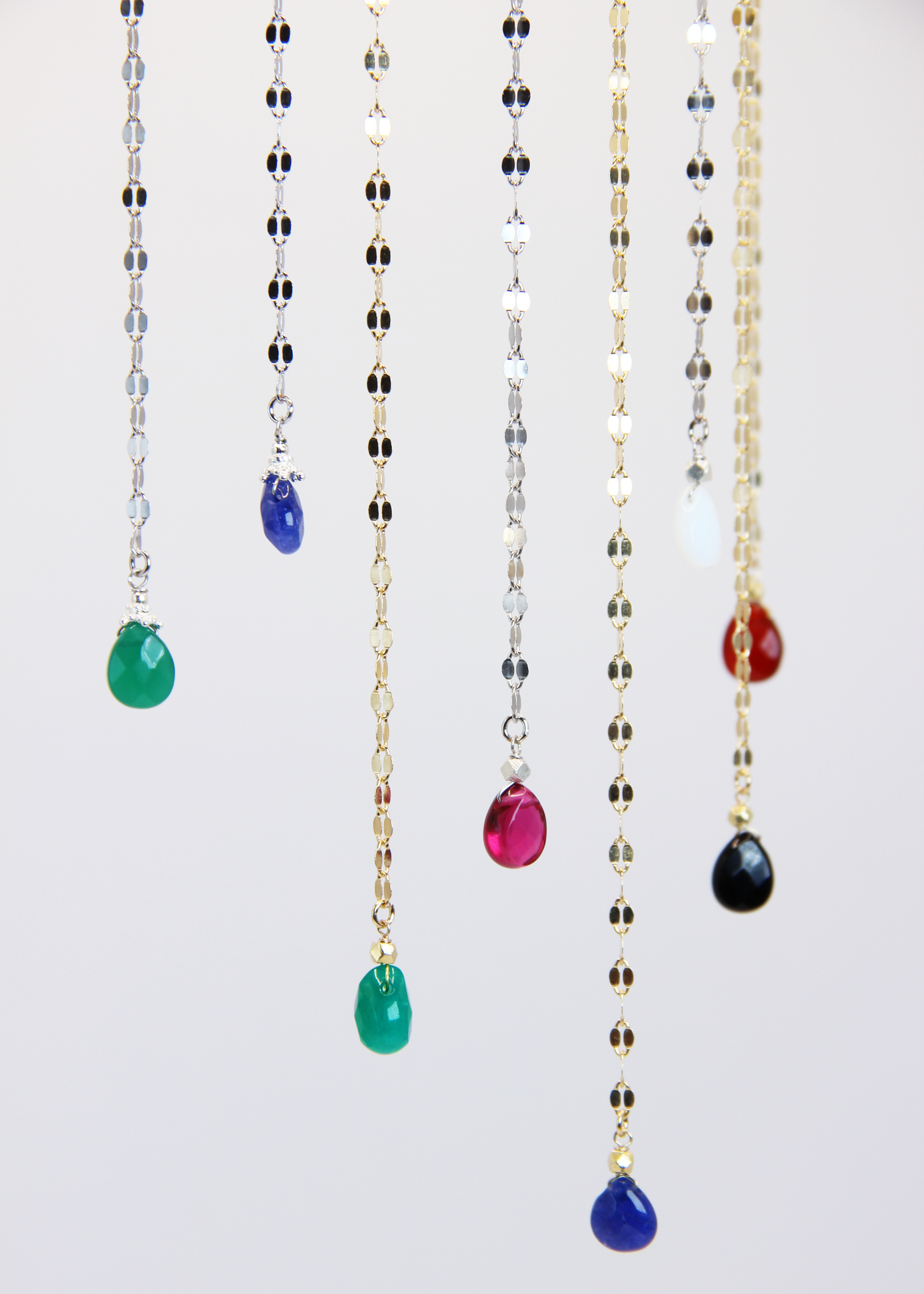 Collana lunga Ameline in argento o argento placcato oro con ciondolo in pietra dura, realizzata artigianalmente da Laura Sciunnach, indossabile lunga o a doppio giro.