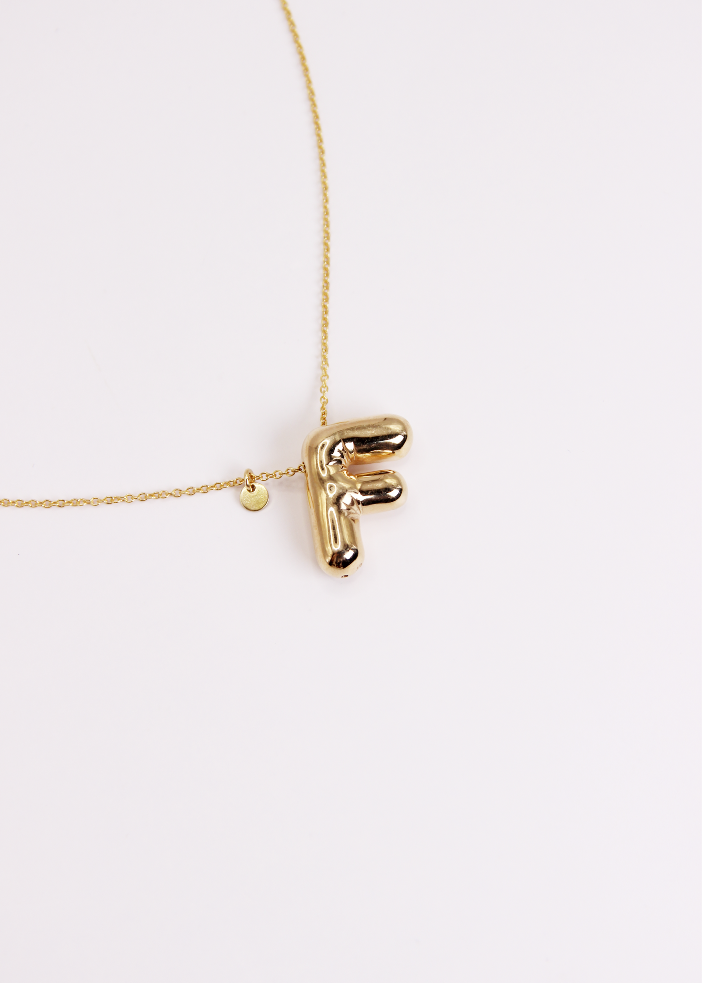 Collana con lettera Bubble in argento o argento placcato oro, ciondolo iniziale 3D da 2 cm su catena da 34 cm – gioiello personalizzato elegante per donna