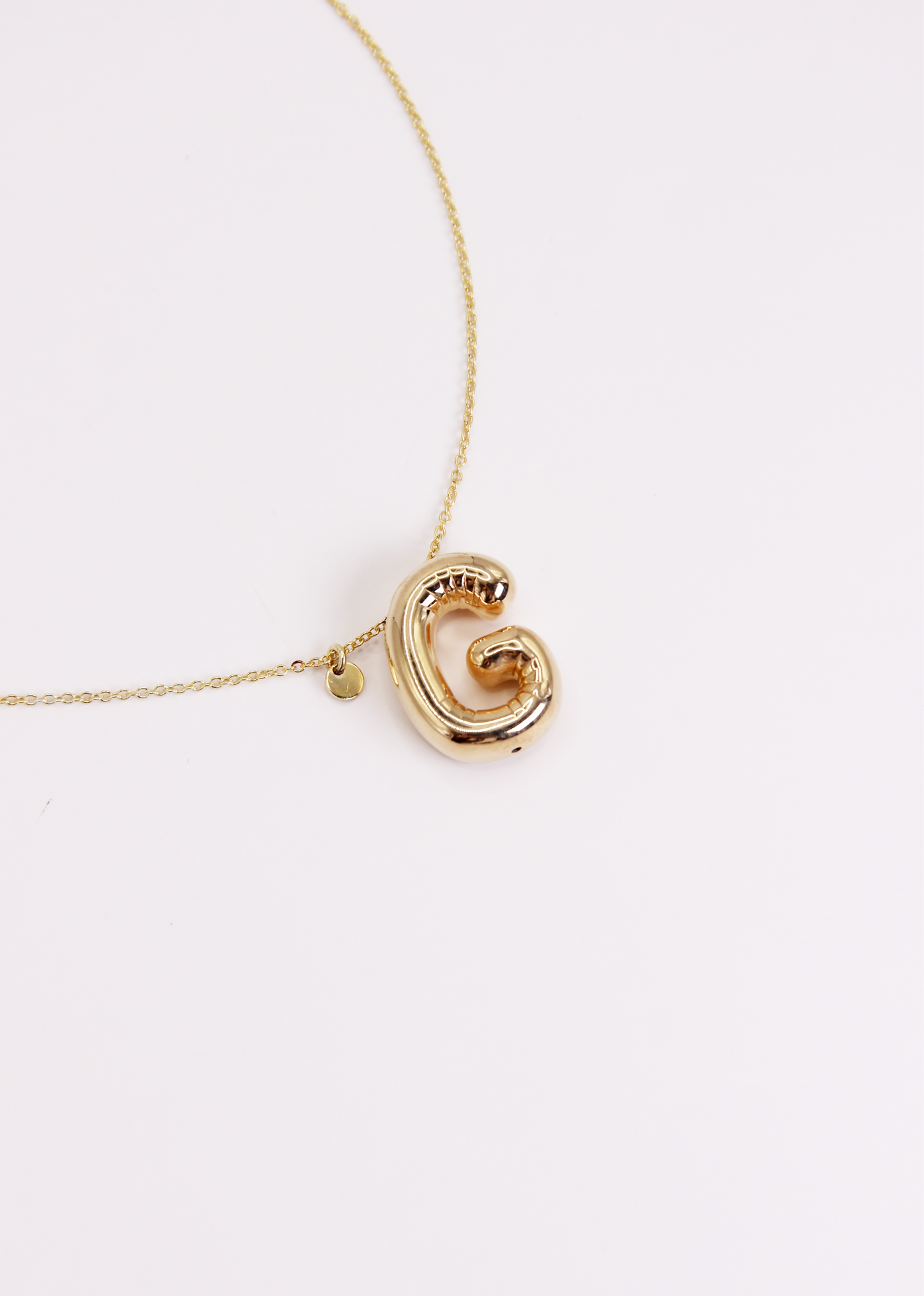 Collana con lettera Bubble in argento o argento placcato oro, ciondolo iniziale 3D da 2 cm su catena da 34 cm – gioiello personalizzato elegante per donna