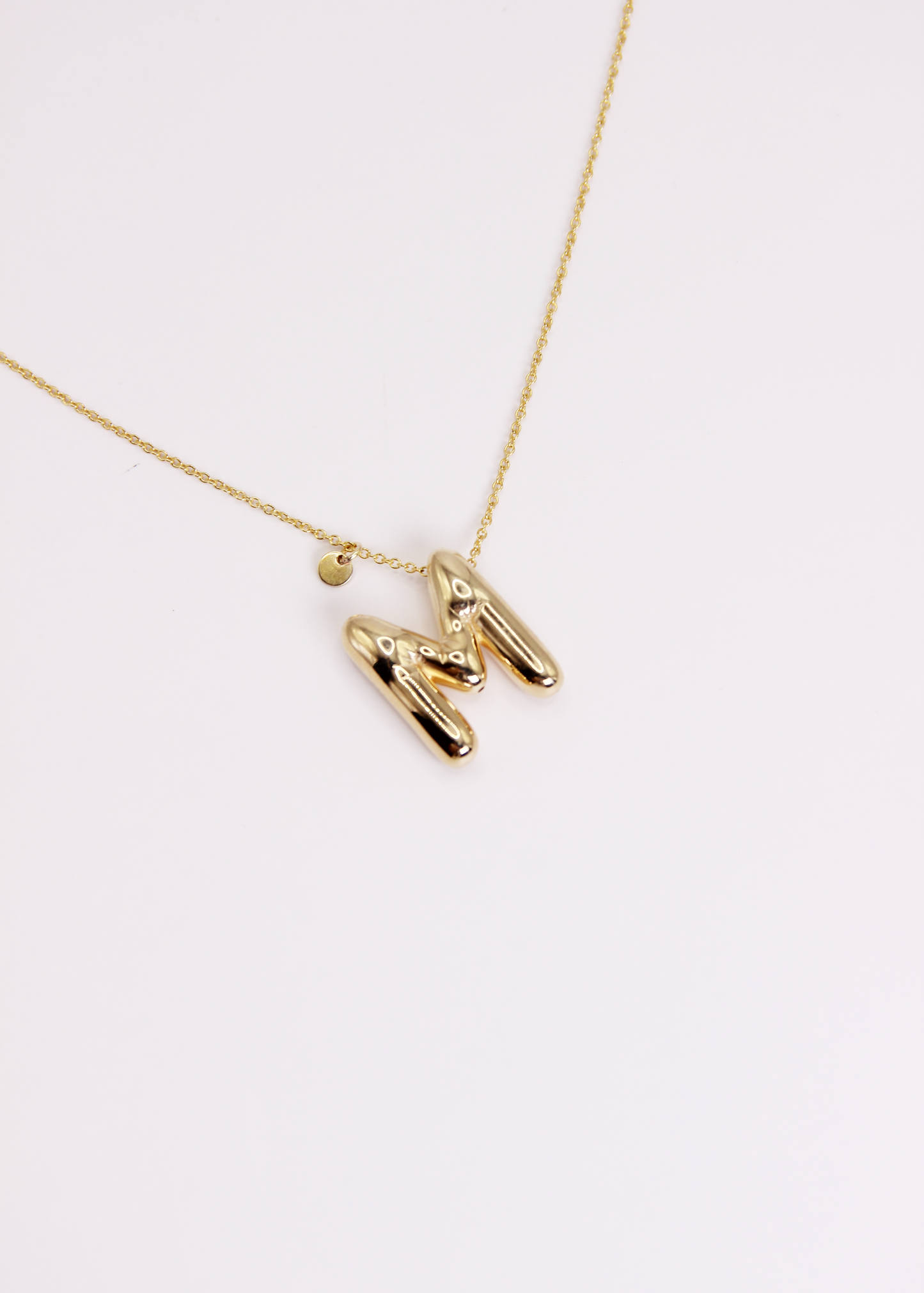 Collana con lettera Bubble in argento o argento placcato oro, ciondolo iniziale 3D da 2 cm su catena da 34 cm – gioiello personalizzato elegante per donna