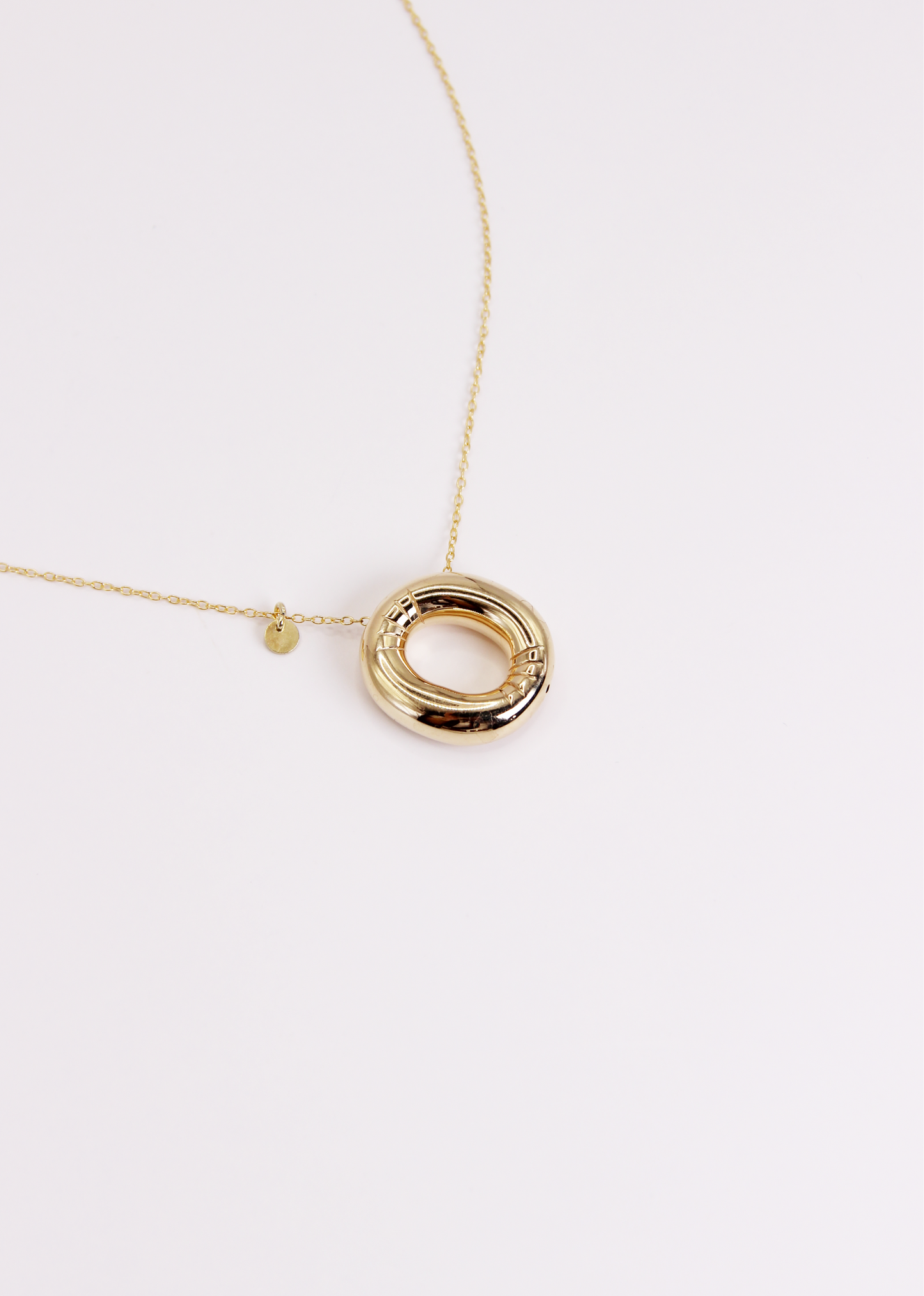 Collana con lettera Bubble in argento o argento placcato oro, ciondolo iniziale 3D da 2 cm su catena da 34 cm – gioiello personalizzato elegante per donna