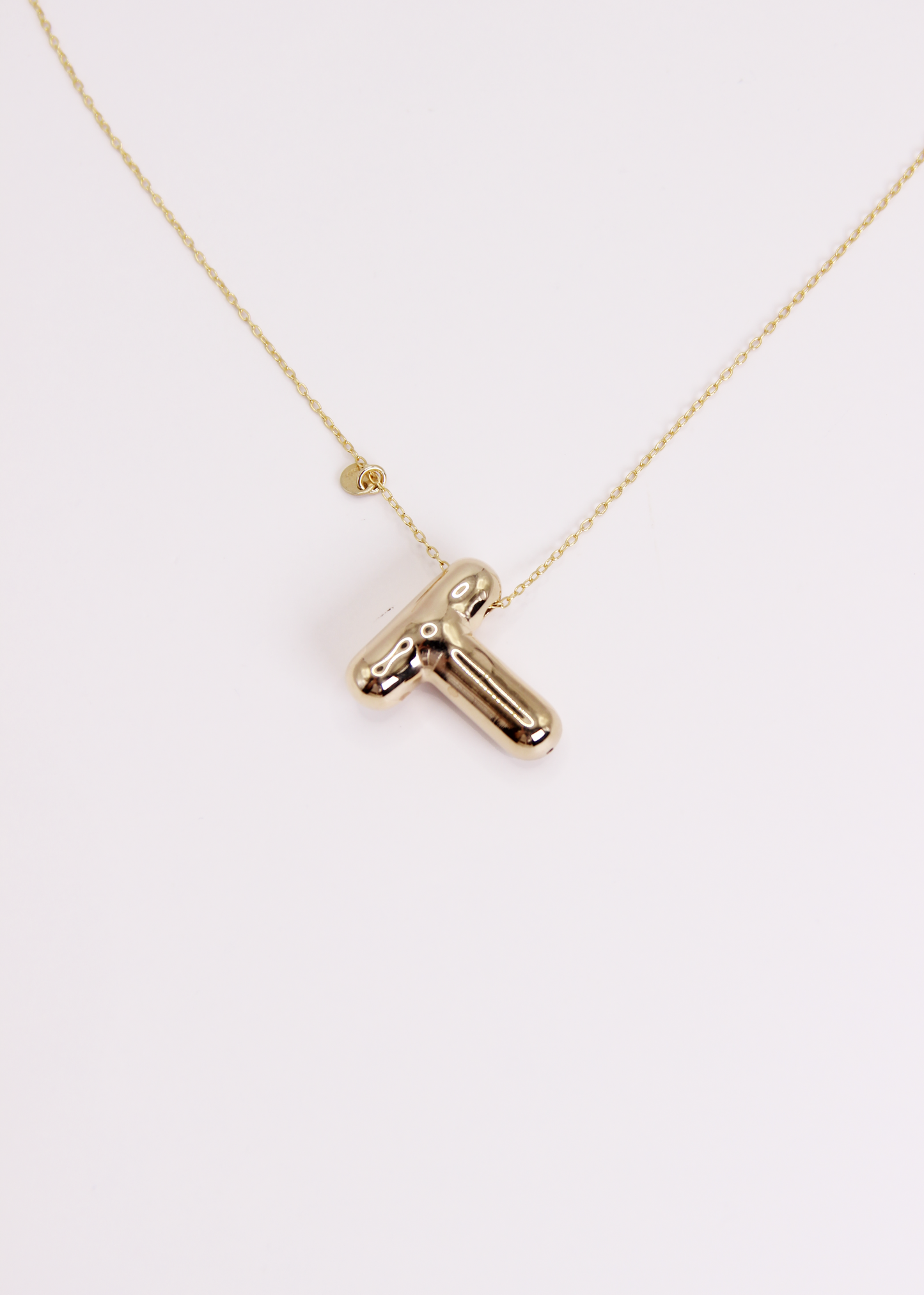 Collana con lettera Bubble in argento o argento placcato oro, ciondolo iniziale 3D da 2 cm su catena da 34 cm – gioiello personalizzato elegante per donna