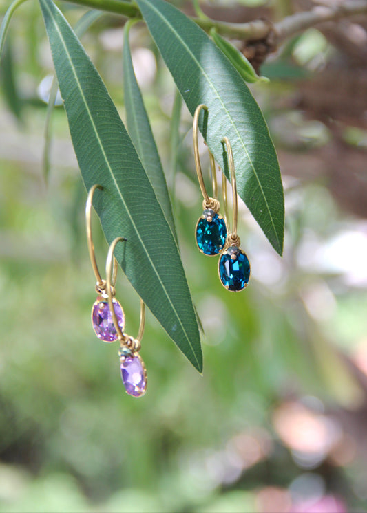 Orecchini Petunia Laura Sciunnach in acciaio dorato satinato con cristallo pendente disponibile in 5 colori, design elegante e moderno