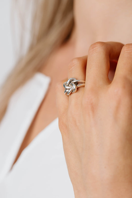 Anello in argento nodo doppio