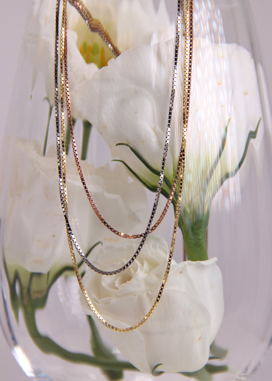 Collana Trilogy in argento 925 a tre fili nei tre ori – argento, oro e oro rosa – gioiello elegante, minimal e luminoso Laura Sciunnach