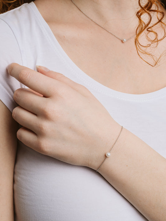 Bracciale Filo in argento con perla di lago passante