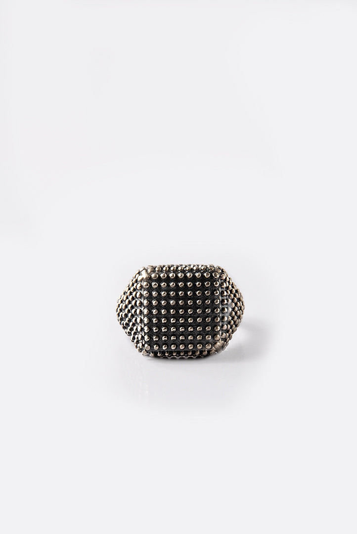#anello #anellomignolo #ring #argento #silver #chevalier #chevalierquadrato #chevalierpuntinato #puntinato #idearegalo #regalodonna #gioiello #jewelery