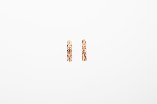 Orecchini a cerchio puntinati in argento placcato oro rosa