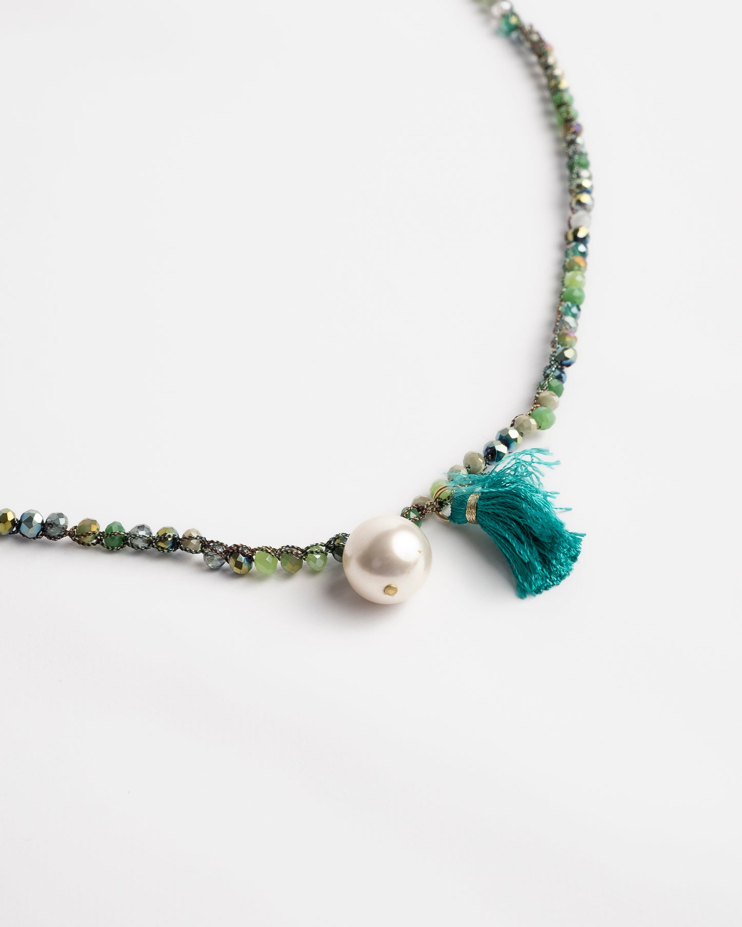 Collana uncinetto e cristalli con perla e nappina