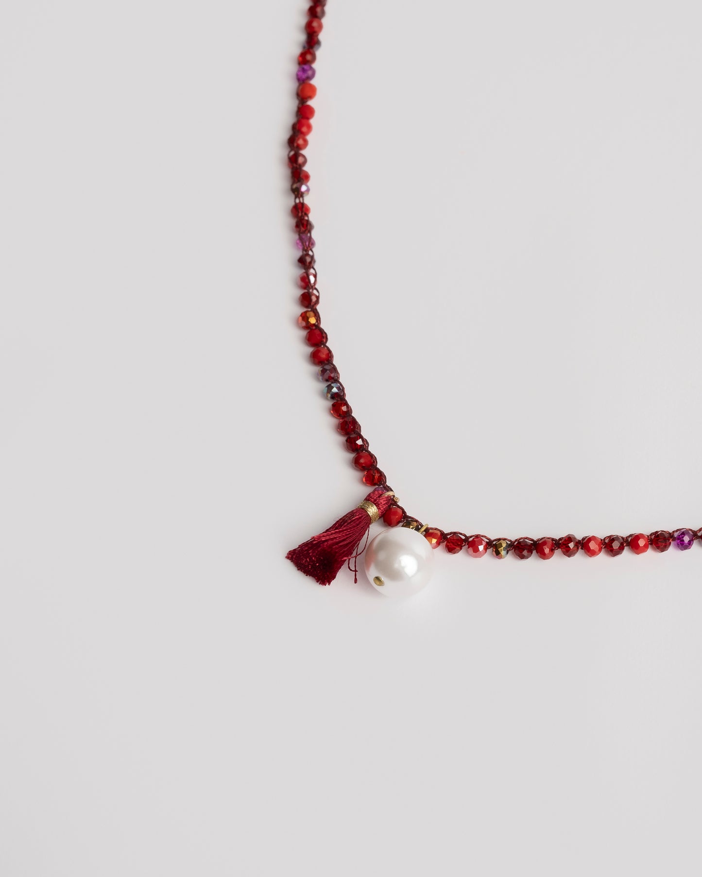 Collana uncinetto e cristalli con perla e nappina