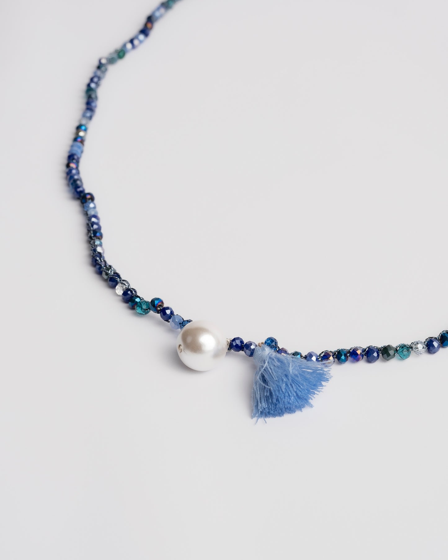 Collana uncinetto e cristalli con perla e nappina