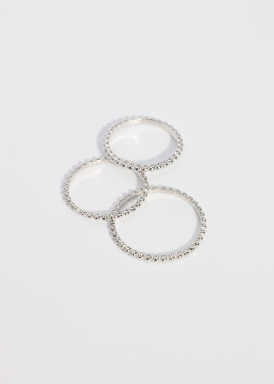Anello a palline in argento 925, design minimal con lavorazione a piccole sfere lucide, gioiello artigianale disponibile in diverse misure, elegante e versatile da indossare ogni giorno.