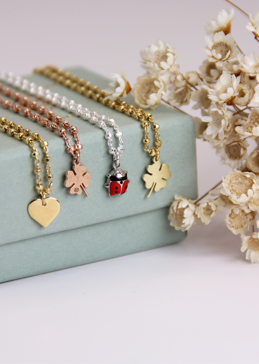 Bracciale con mini ciondolo in argento