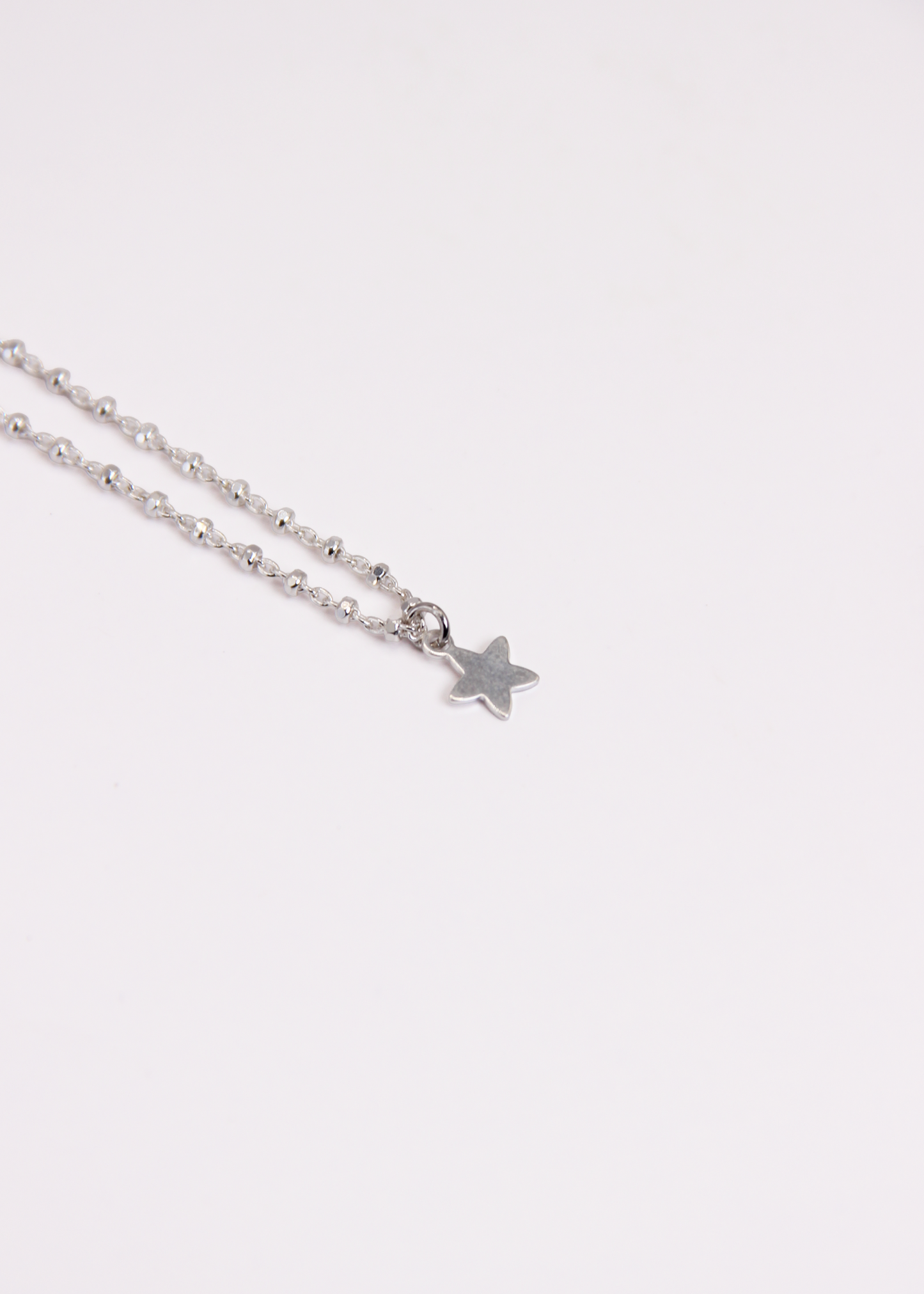 Bracciale con mini ciondolo in argento