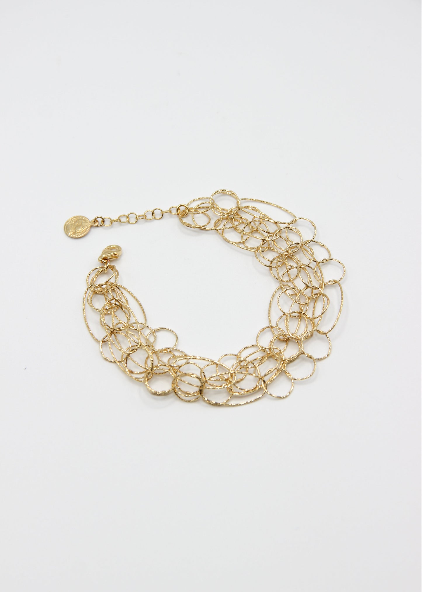 Bracciale Intreccio di Laura Sciunnach, artigianale, cinque fili a maglie irregolari in argento 925, oro giallo o oro rosa, con piccola monetina pendente, elegante e contemporaneo.