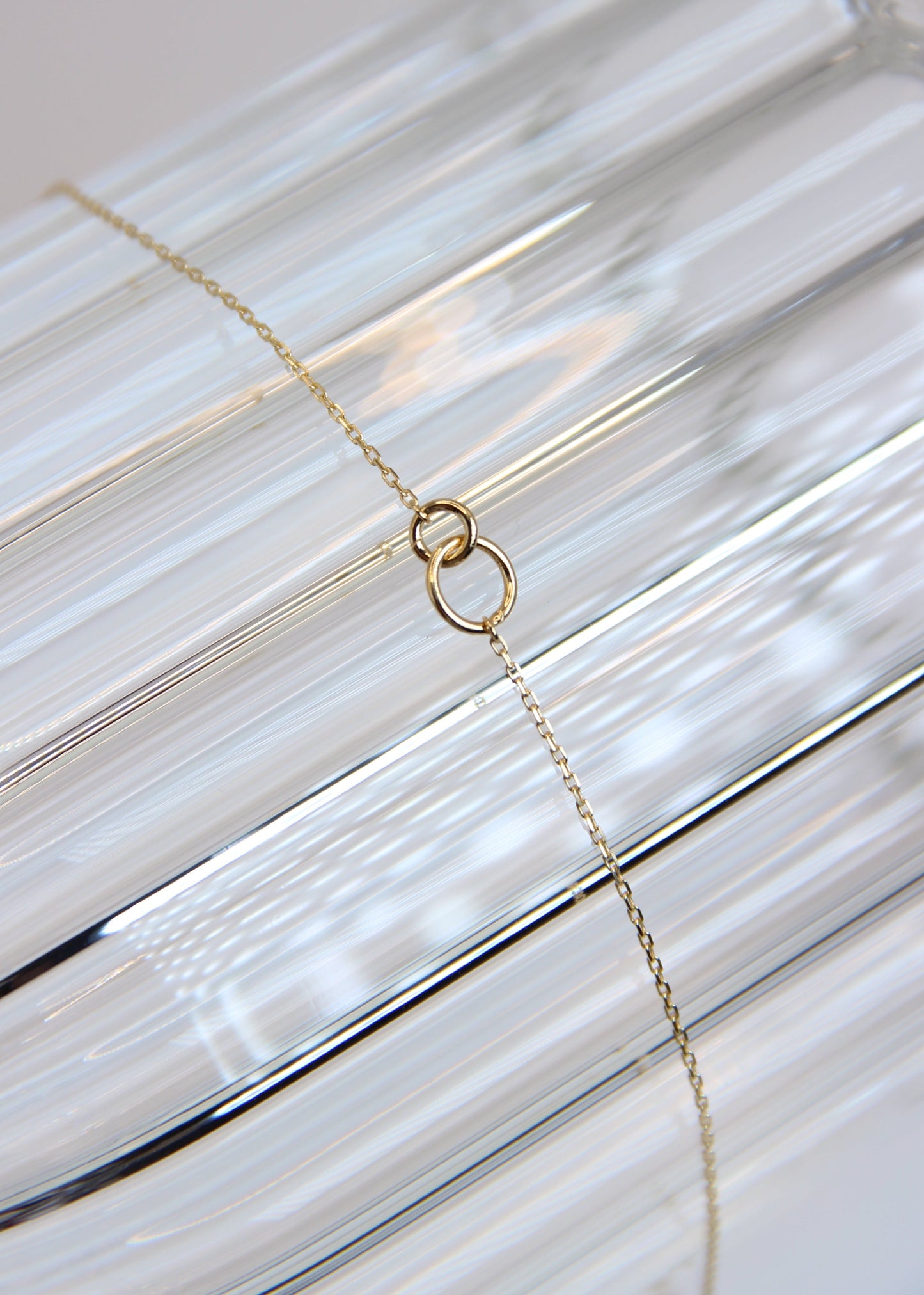 Gioiello artigianale Laura Sciunnach, bracciale Forever in oro 9 carati con cerchi intrecciati eleganti.