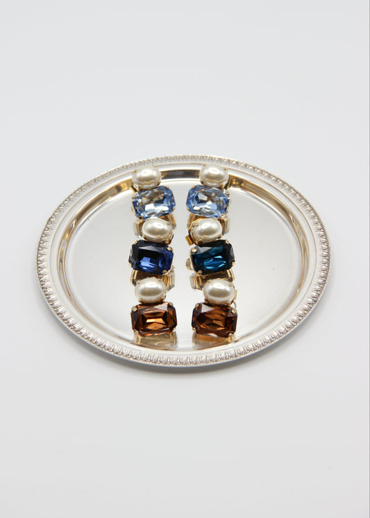 Orecchini Confetti con Perla Laura Sciunnach realizzati a mano in Italia, con perla e zircone colorato.