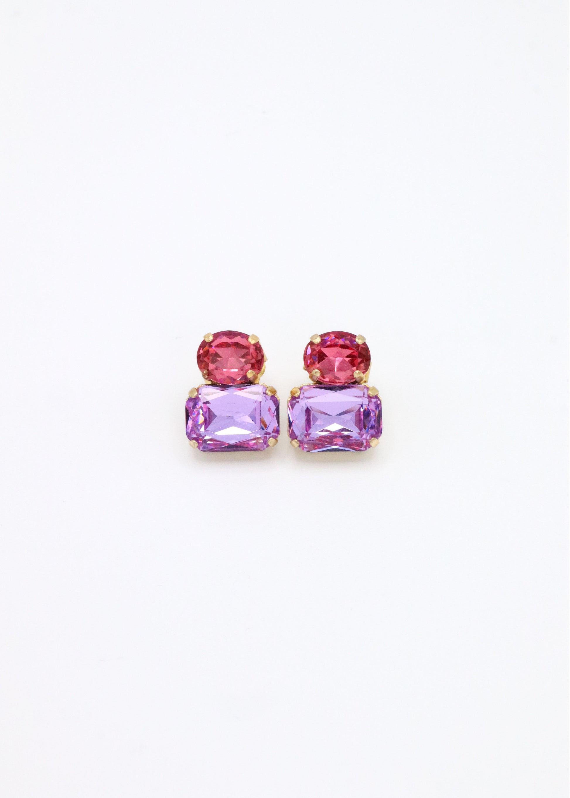 Orecchini Confetti Laura Sciunnach in argento 925 fatti a mano, piccoli e leggeri (3 g), design contemporaneo con dettagli colorati, chiusura a perno con farfallina, gioielli artigianali made in Italy personalizzabili. 