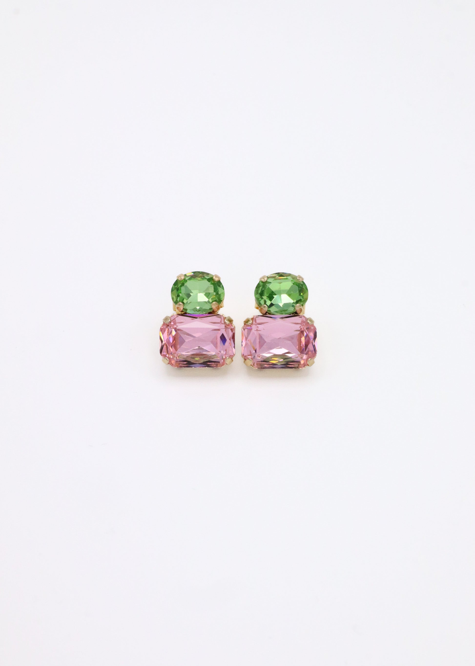 Orecchini Confetti Laura Sciunnach in argento 925 fatti a mano, piccoli e leggeri (3 g), design contemporaneo con dettagli colorati, chiusura a perno con farfallina, gioielli artigianali made in Italy personalizzabili. 