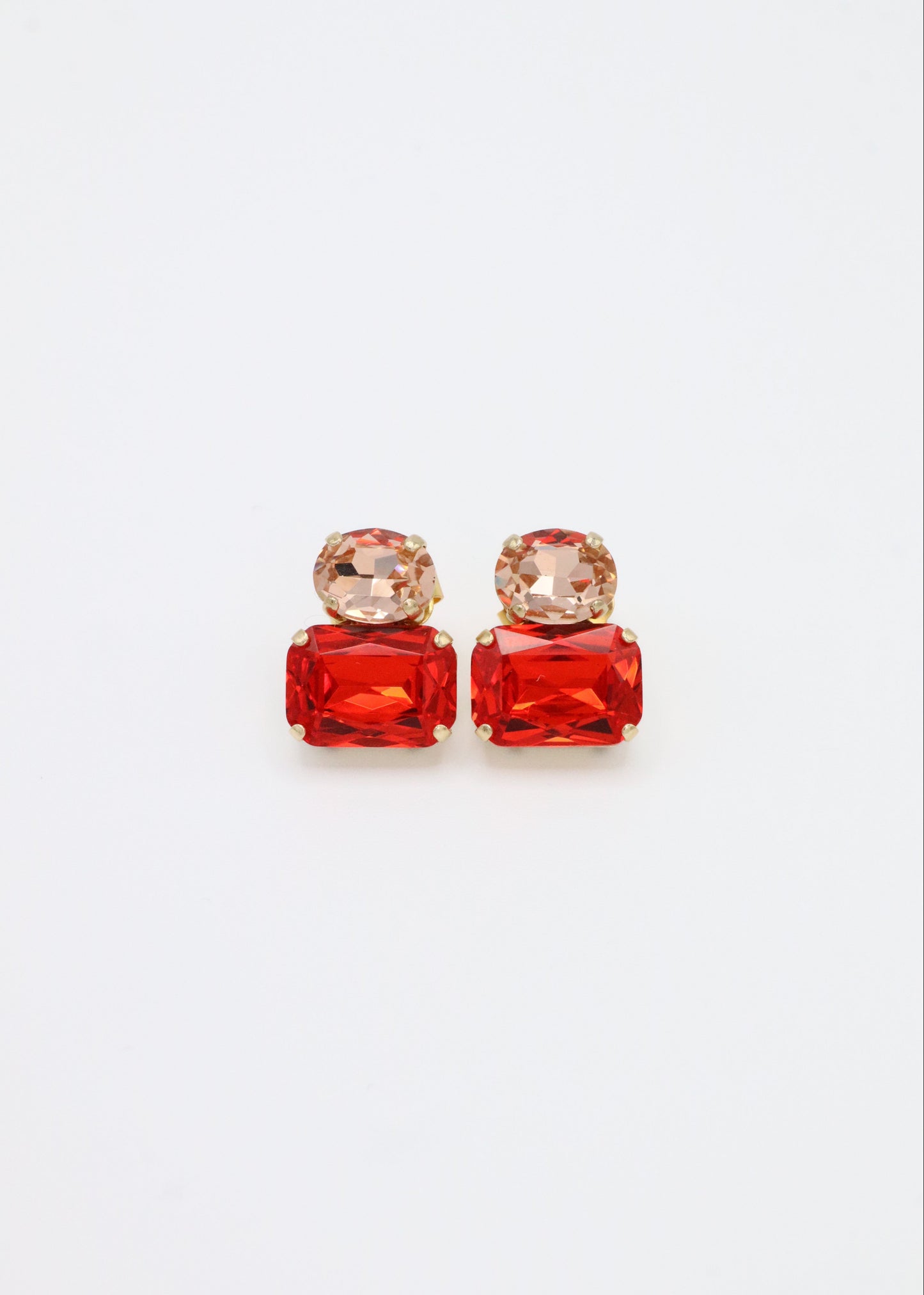 Orecchini Confetti Laura Sciunnach in argento 925 fatti a mano, piccoli e leggeri (3 g), design contemporaneo con dettagli colorati, chiusura a perno con farfallina, gioielli artigianali made in Italy personalizzabili. 