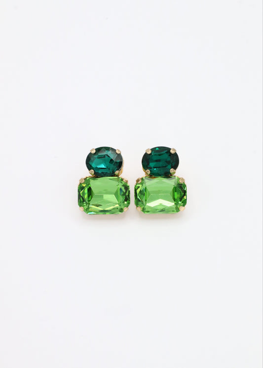 Orecchini Confetti Laura Sciunnach in argento 925 fatti a mano, piccoli e leggeri (3 g), design contemporaneo con dettagli colorati, chiusura a perno con farfallina, gioielli artigianali made in Italy personalizzabili. 