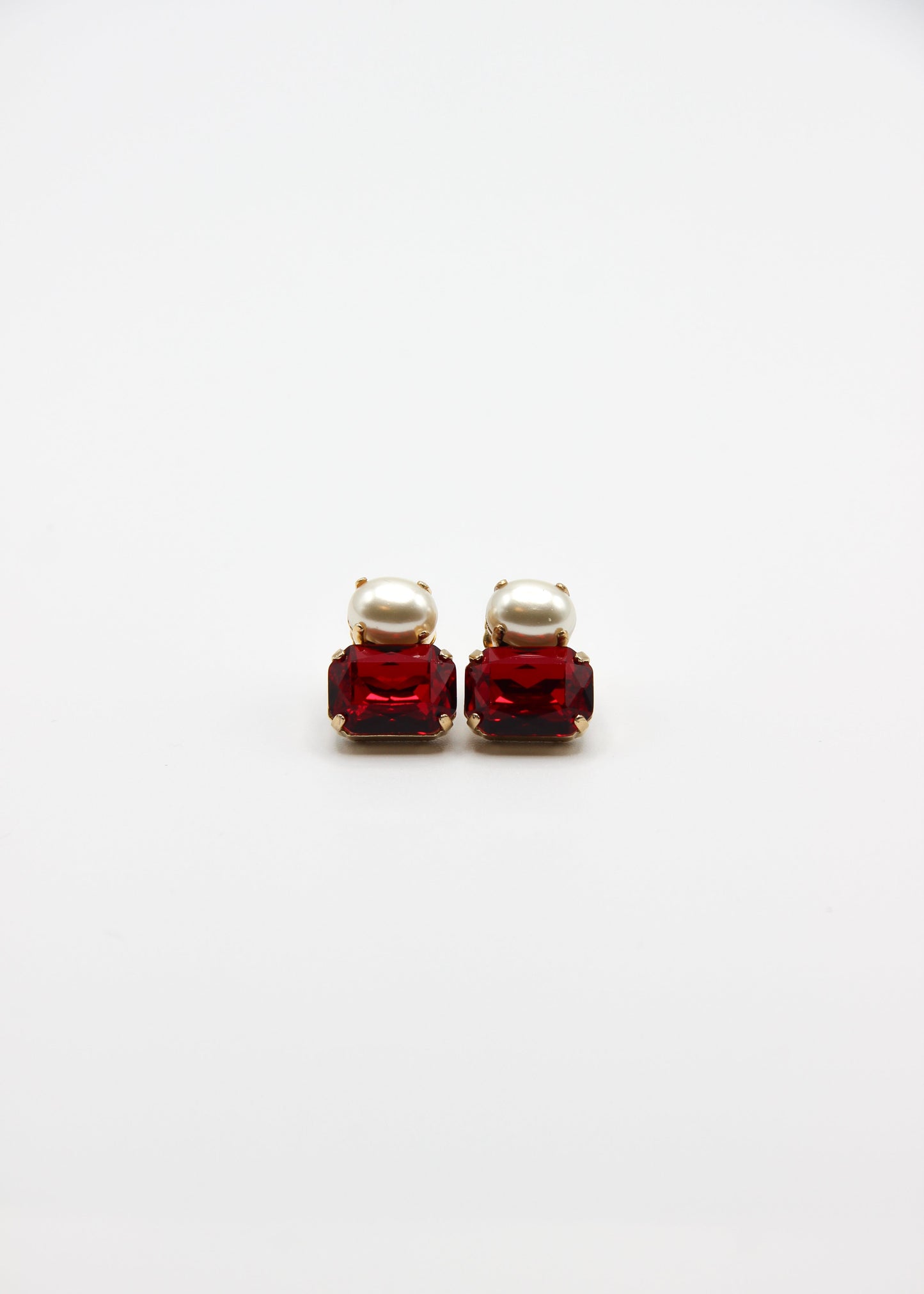 Orecchini artigianali con perla e zircone colorato, design made in Italy Laura Sciunnach.