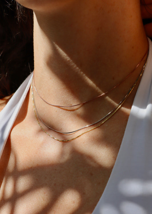 Collana Trilogy in argento 925 a tre fili nei tre ori – argento, oro e oro rosa – gioiello elegante, minimal e luminoso Laura Sciunnach