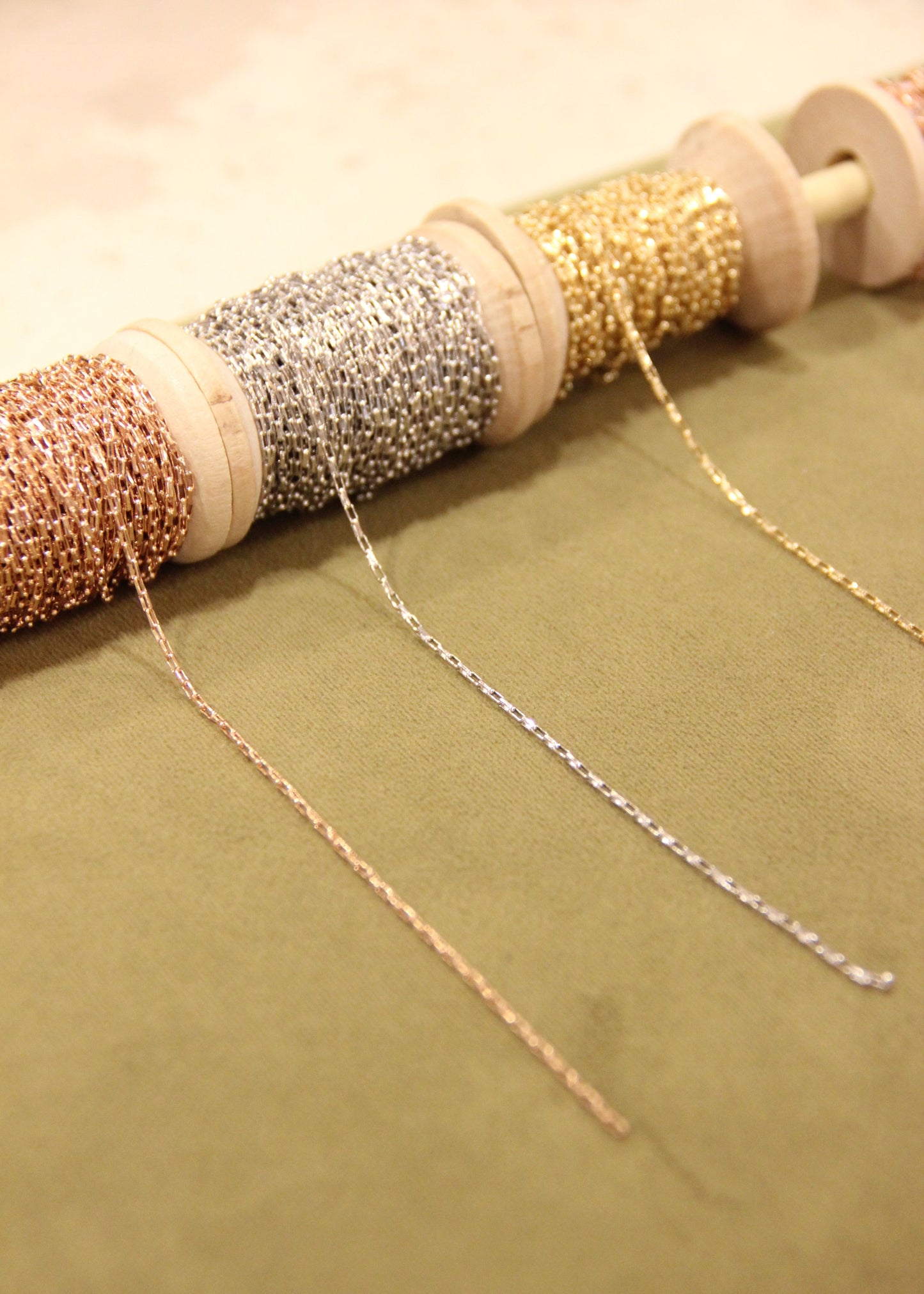 Collana Infinito in Argento – Un Legame che Dura per Sempre
La Collana Infinito in Argento è il gioiello perfetto per chi desidera un simbolo di connessione e continuità. Realizzata con una saldatura permanente, questa collana senza chiusura si adatta perfettamente a te, diventando un segno distintivo di stile ed eleganza.  
Disponibile solo nel nostro negozio invia Porta d’Archi 19r, Genova, può essere acquistata direttamente o regalata con una Gift Card