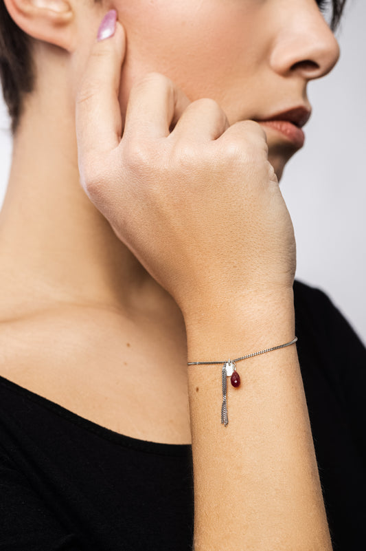 Bracciale con nappina - rubino