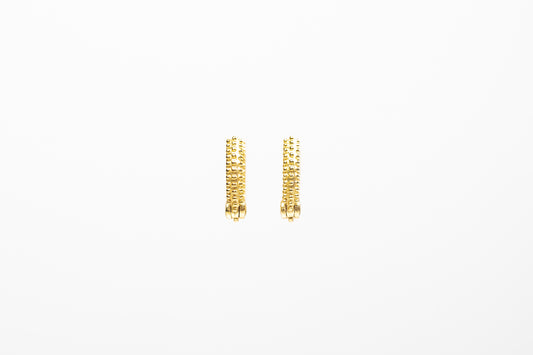 Orecchini a cerchio puntinati in argento placcato oro