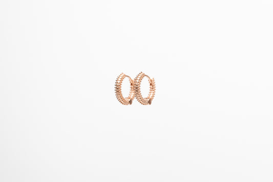 Orecchini a cerchio puntinati in argento placcato oro rosa