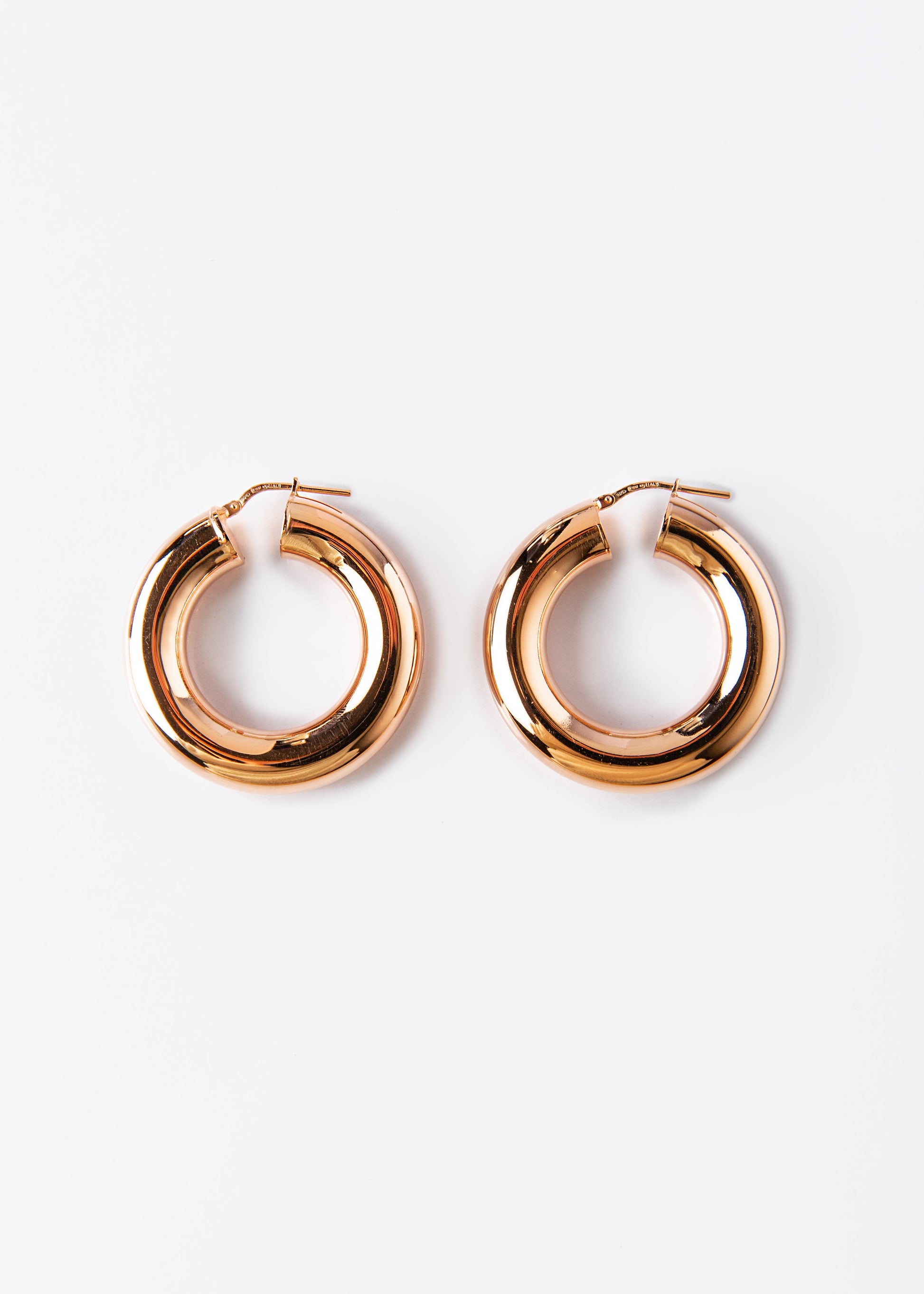 Orecchini a cerchio bombato grande extra bold rosè in argento 925 nickel free, leggeri e luminosi, con chiusura a forcella, design moderno ed elegante da donna.