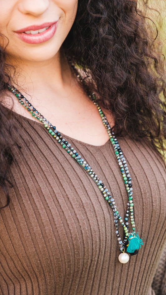 Collana uncinetto e cristalli con perla e nappina